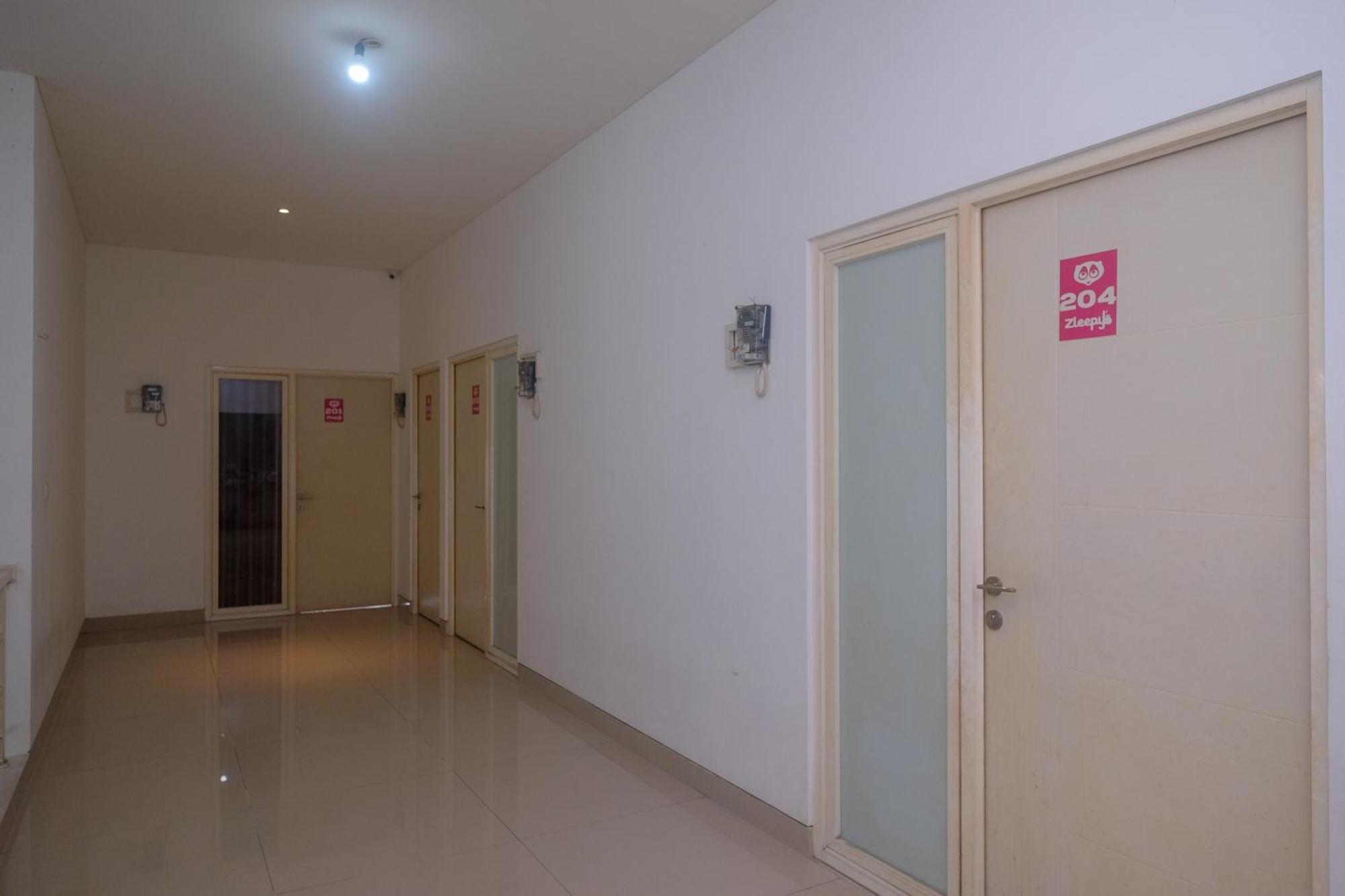 Hotel Reddoorz Syariah Near Simpang Lima Semarang Jomblang Exterior foto
