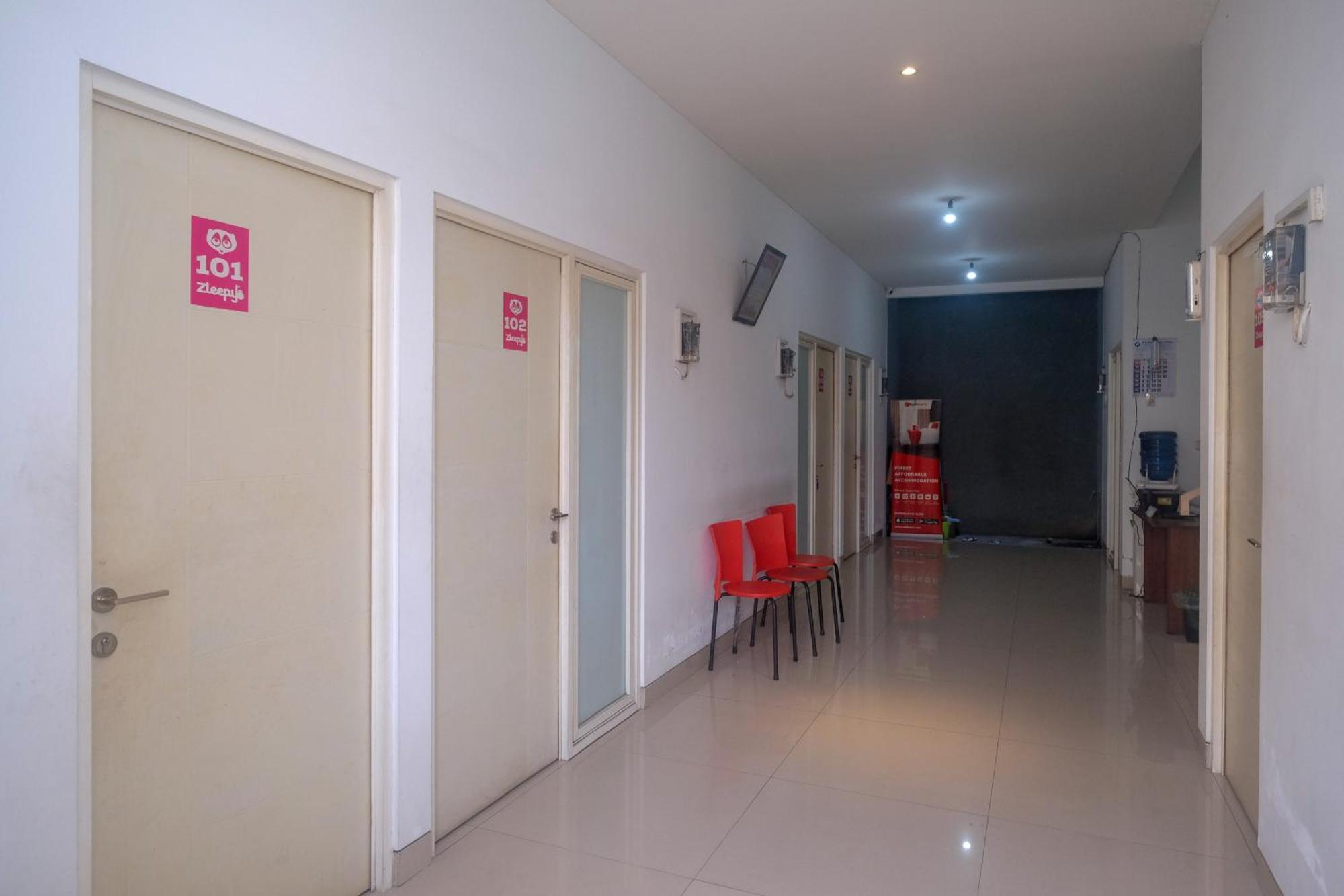 Hotel Reddoorz Syariah Near Simpang Lima Semarang Jomblang Exterior foto