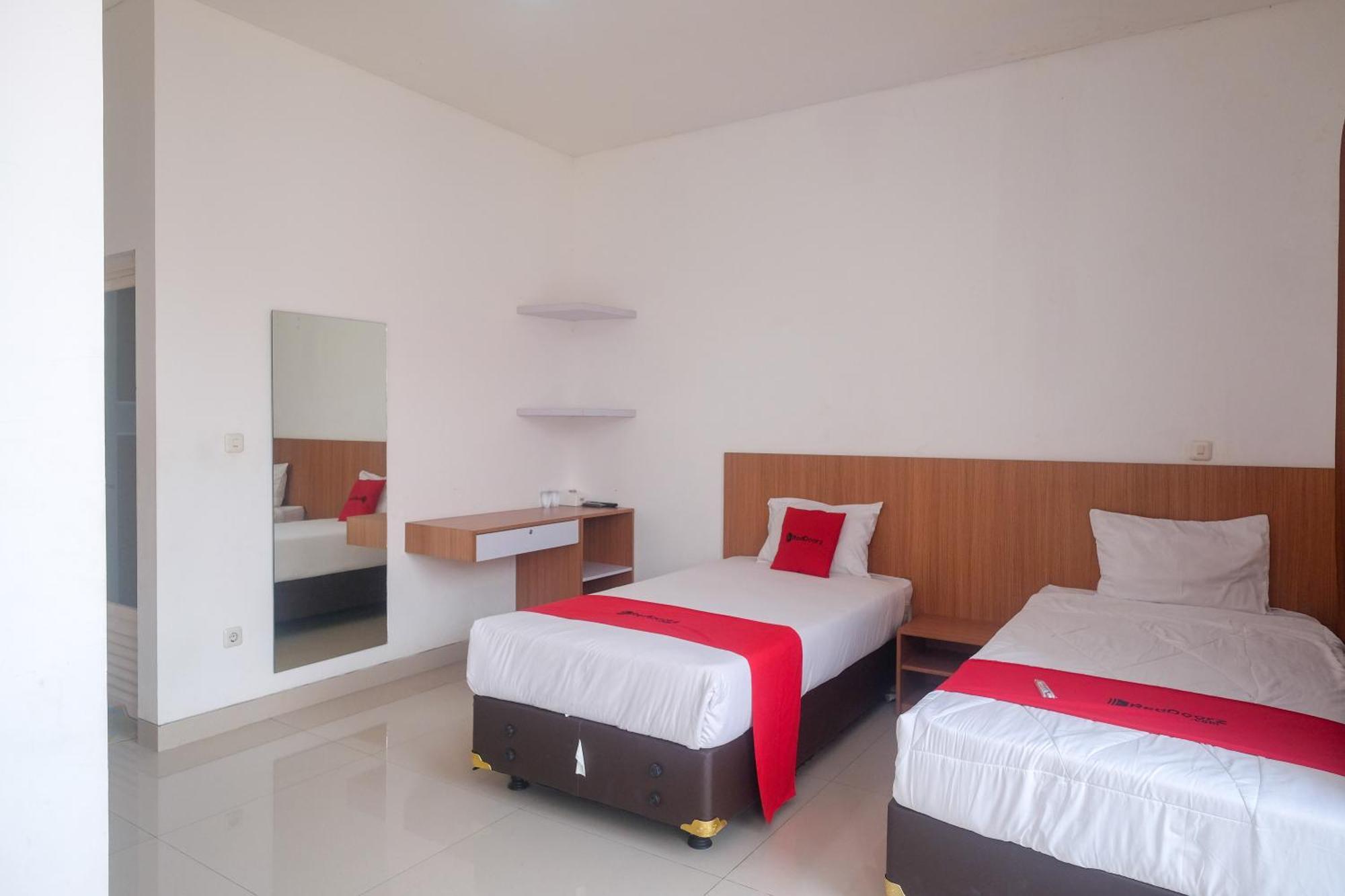 Hotel Reddoorz Syariah Near Simpang Lima Semarang Jomblang Exterior foto