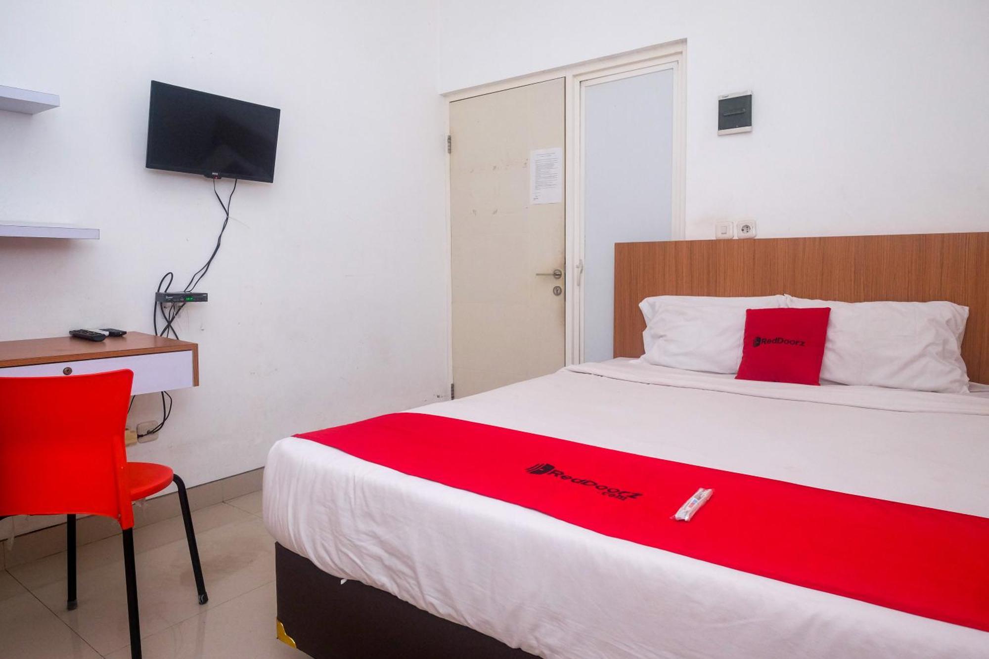 Hotel Reddoorz Syariah Near Simpang Lima Semarang Jomblang Exterior foto