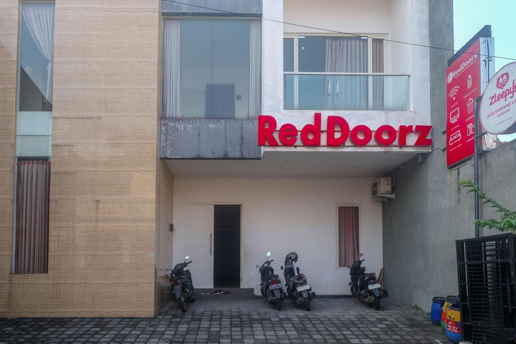 Hotel Reddoorz Syariah Near Simpang Lima Semarang Jomblang Exterior foto